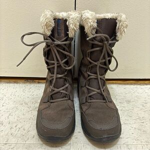 Columbia Women's Dark Brown winter snow Boot
Size 9.5
Shaft height: 9"